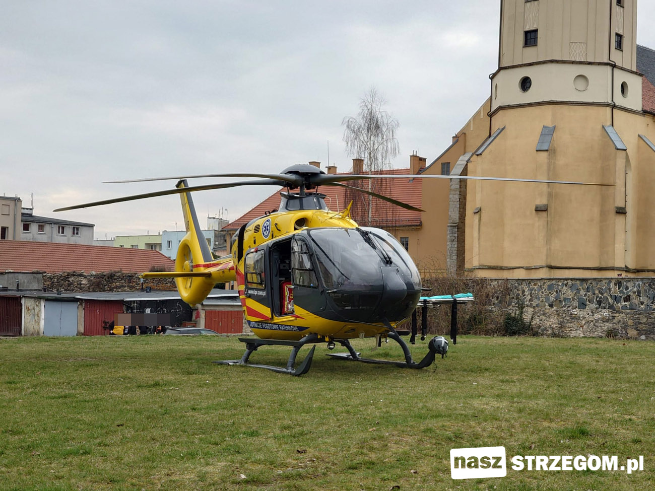 Mężczyzna wymagał pomocy medycznej. Wezwano śmigłowiec LPR [FOTO] 
